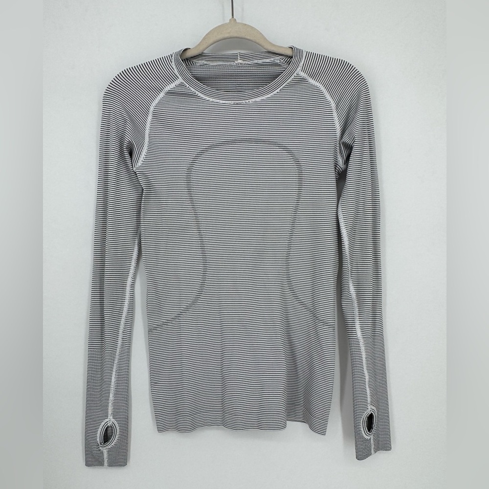 Lululemon White and Black Striped Swiftly Tech size 6